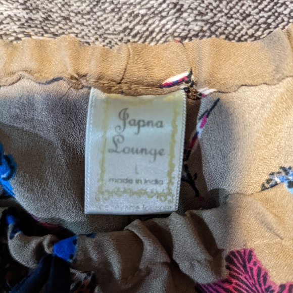 Shorts - Picture 2 of 3